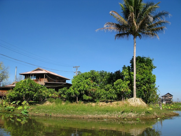 El pueblo en la costa del lago Inle Myanmar