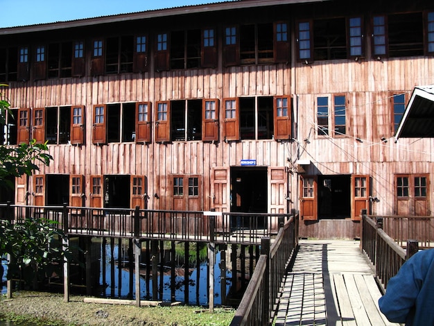 El pueblo en la costa del lago Inle Myanmar