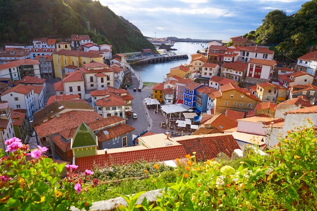 Pueblo cudillero en asturias españa