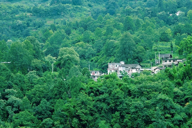 Un pueblo escondido en la montaña