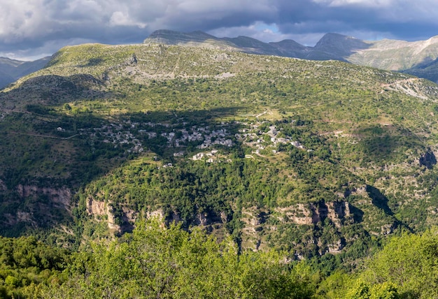 Pueblo griego tradicional Kalarites Epiro Grecia