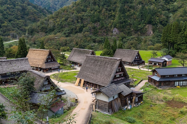 Foto el pueblo histórico de shirakawago y gokayama en japón