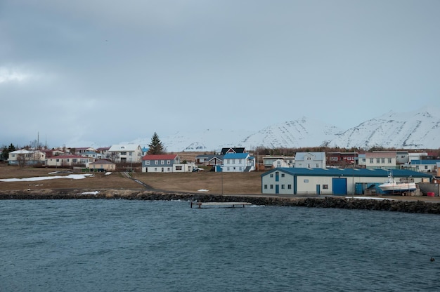 Pueblo de Hrisey en Islandia