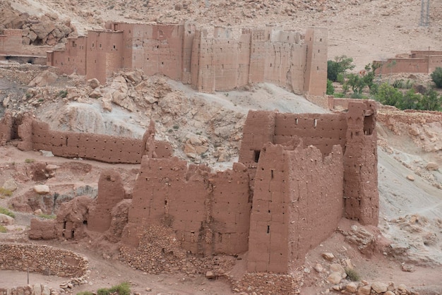 Pueblo marroquí en el desierto