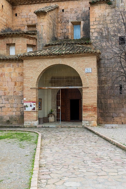 Pueblo medieval Calle de piedra Casas de piedra Paisaje español Cañón del río Paisaje calizo del vero Sierra de Guara Deportes de aventura Arquitectura del río Vero