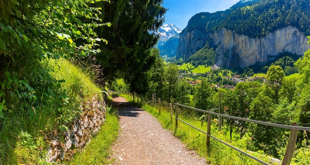 Pueblo de montaña Lauterbrunnen Suiza