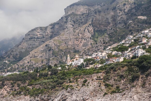 Foto el pueblo en la montaña