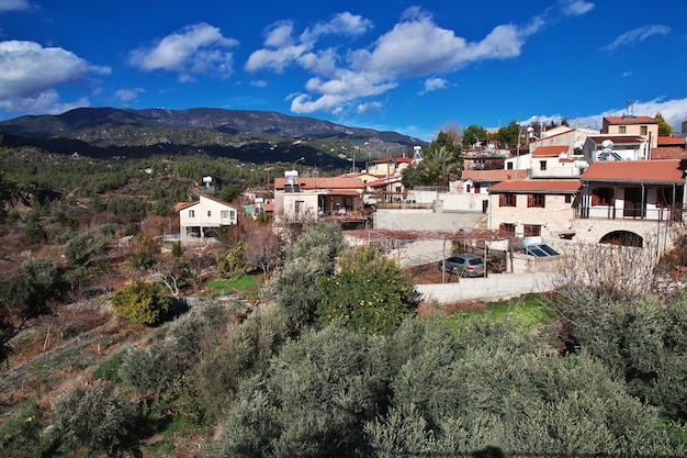 El pueblo en las montañas Chipre