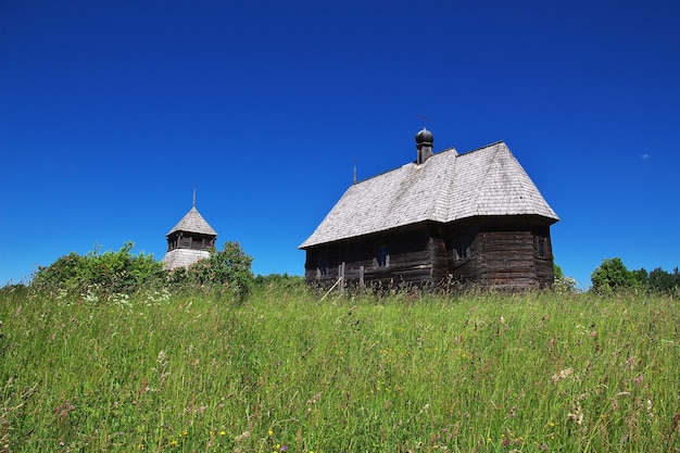 Pueblo de Ozertso en el país de Bielorrusia