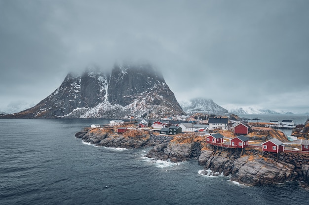 Pueblo pesquero de Hamnoy en las islas Lofoten, Noruega