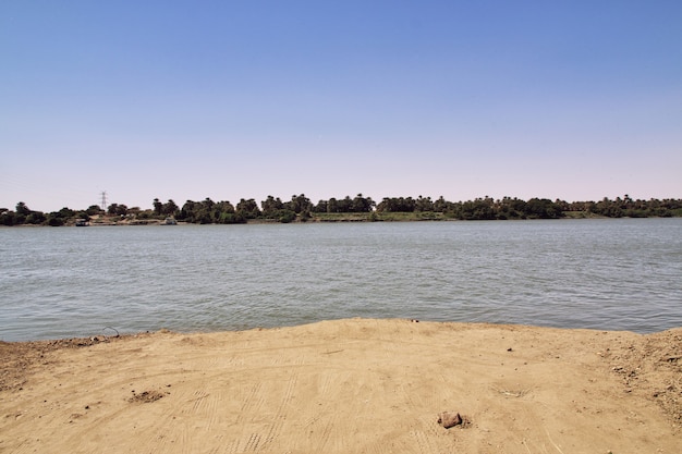 Foto pueblo en el río