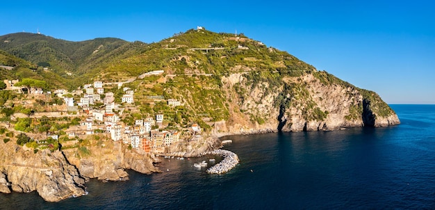 Pueblo de Riomaggiore en las Cinque Terre Italia