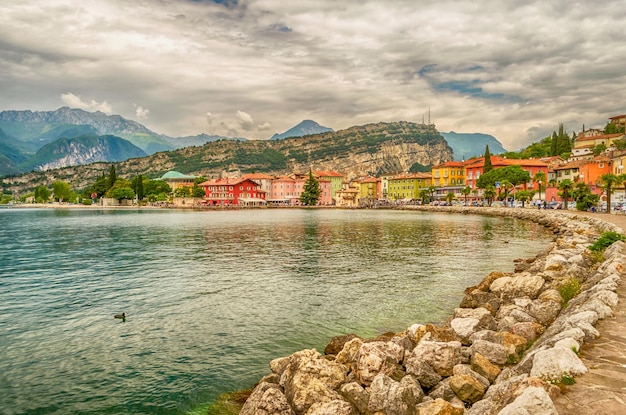 Pueblo de Torbole Lago de Garda Italia