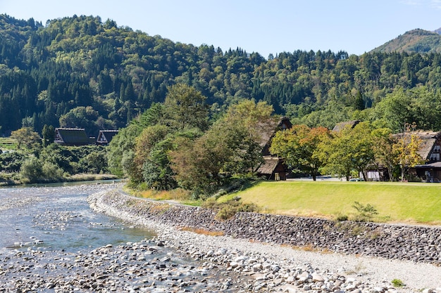 Foto pueblo tradicional de shirakawago en japón