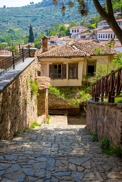 Un pueblo en Turquía en un día soleado y de verano