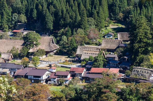 Pueblo viejo japonés tradicional en Shirakawa