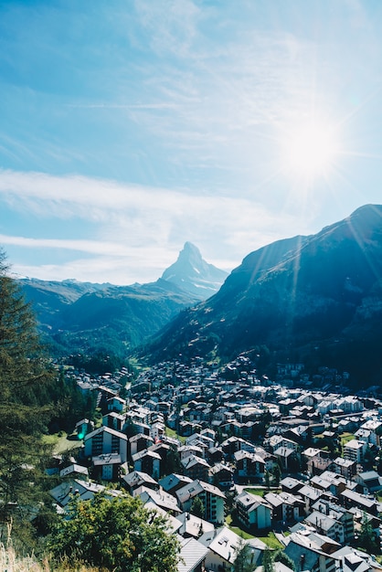 Pueblo de Zermatt con fondo de Matterhorn