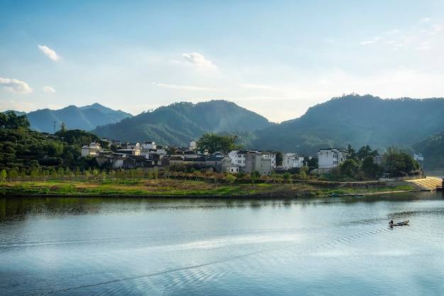 Pueblos antiguos a lo largo del río Xin'an en Huizhou