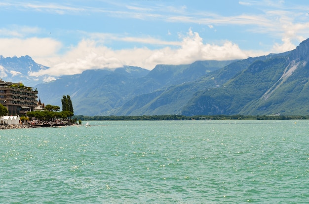 Pueblos con montaña en suiza.