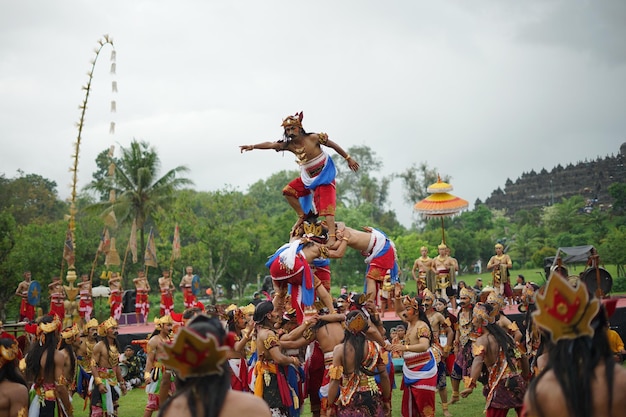 Pueblos de prácticas culturales indígenas decentes indígenas o cualquier forma de tradición indígena o h