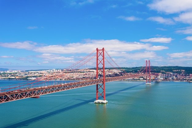 Puente 25 de abril