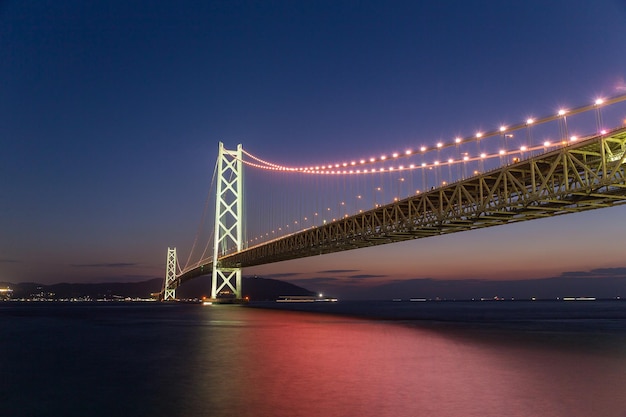 Puente Akashi Kaikyo al atardecer