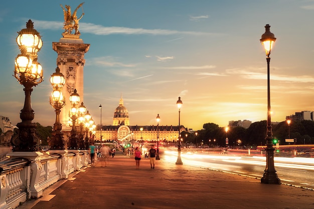 Puente Alejandro III en París