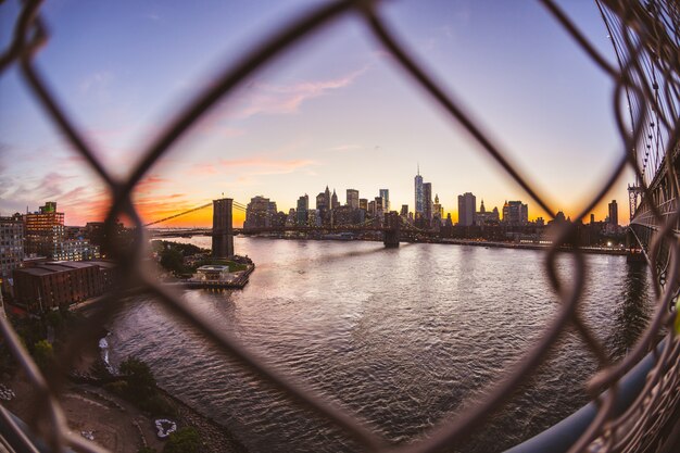 Puente de Brooklyn y Downtown Skyline en Nueva York