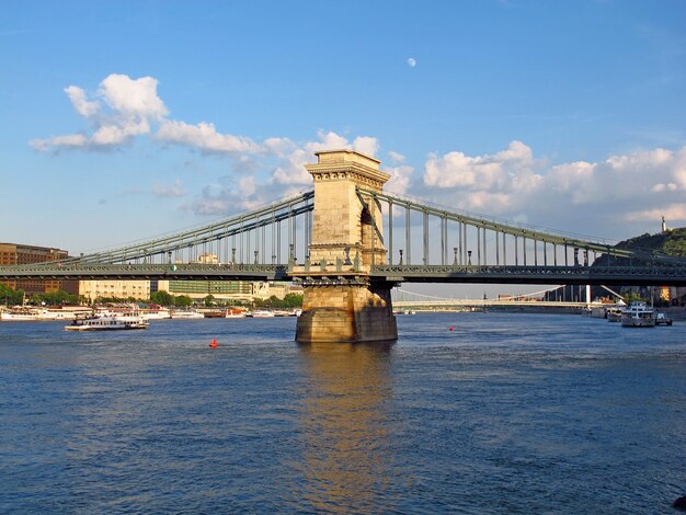 Foto puente de las cadenas en budapest