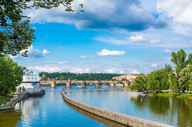 Puente Calov sobre el río Vltava.