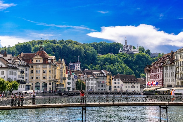 Puente de la capilla en el centro de Lucerna Luzern Suiza