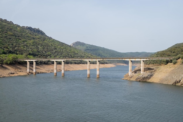 Puente Cardenal sobre el río Tajo Parque Nacional de Monfragüe