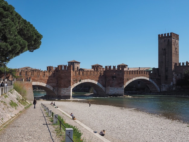 Puente de Castelvecchio también conocido como Puente Scaliger en Verona