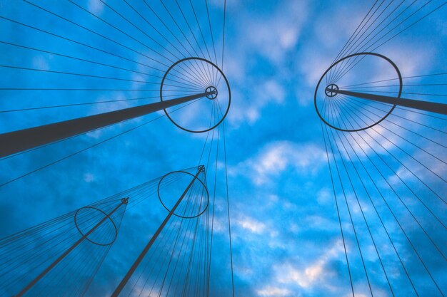 Puente de Cirkelbroen que cruza el canal de Christianshavn en Copenhague