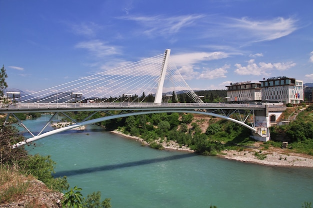 Foto el puente en la ciudad de podgorica, montenegro