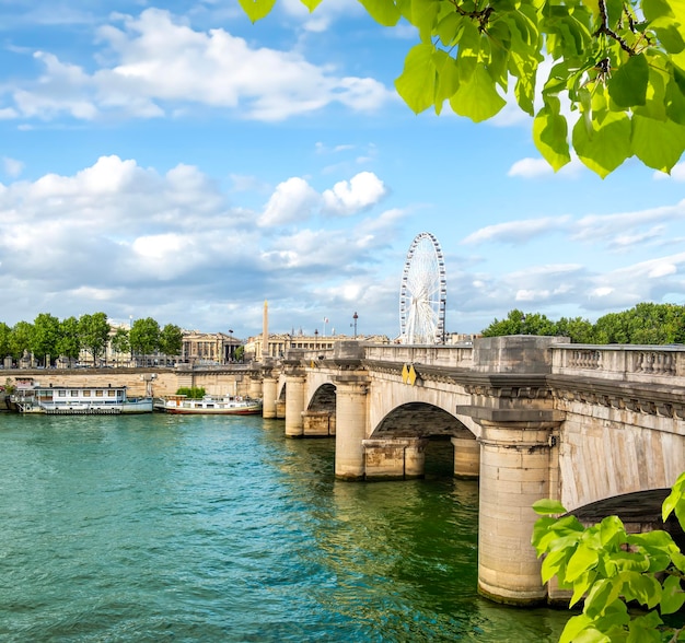 El puente de la Concordia en París, Francia