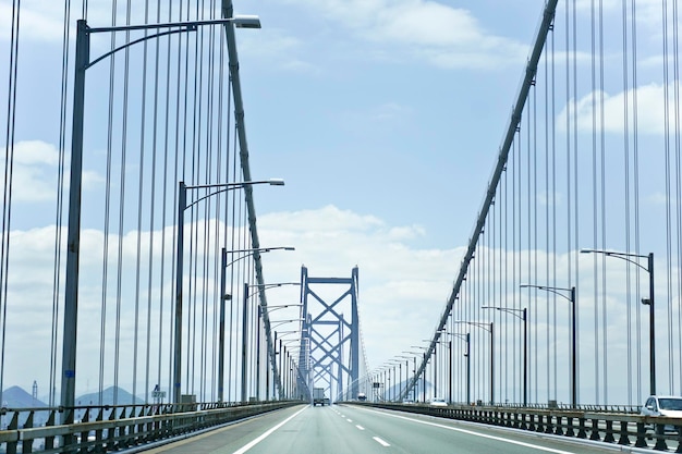 Puente contra el cielo