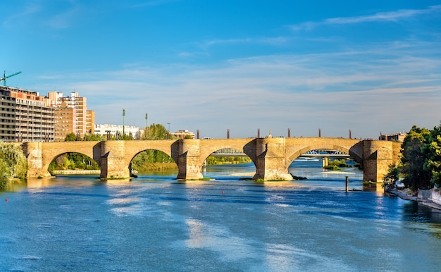 Puente de Piedra Brücke in Saragossa Spanien