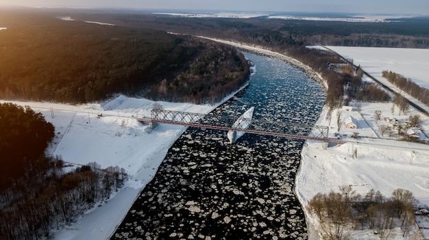 puente ferroviario sobre el río