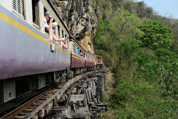 Puente ferroviario tham krasae Kanchanaburi Tailandia.