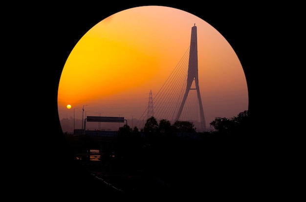 puente de la firma en la vista de la noche, Delhi India