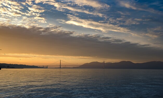 Puente Golden Gate durante la puesta de sol