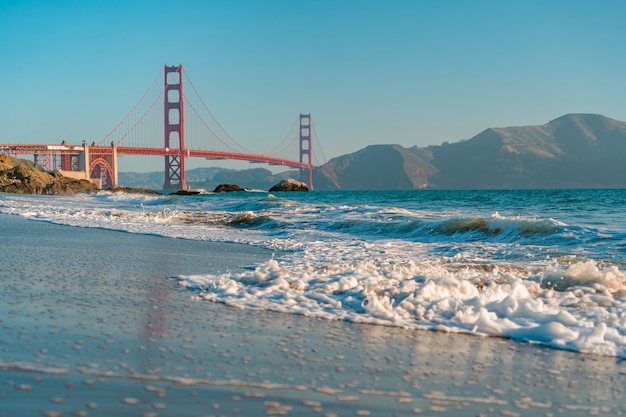 Puente Golden Gate rojo en San Francisco.