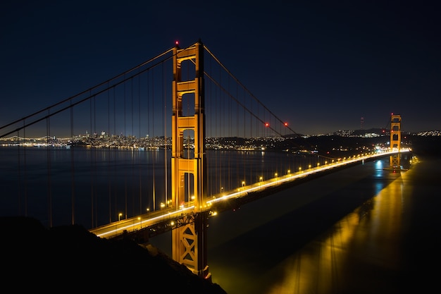 Puente Golden Gate de San Francisco en la hora azul