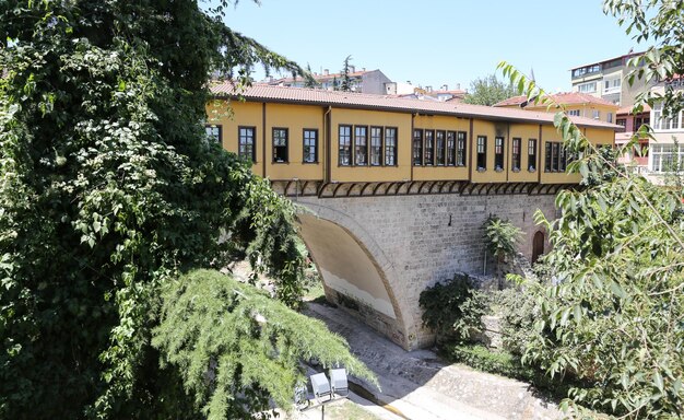 Puente de Irgandi en la ciudad de Bursa