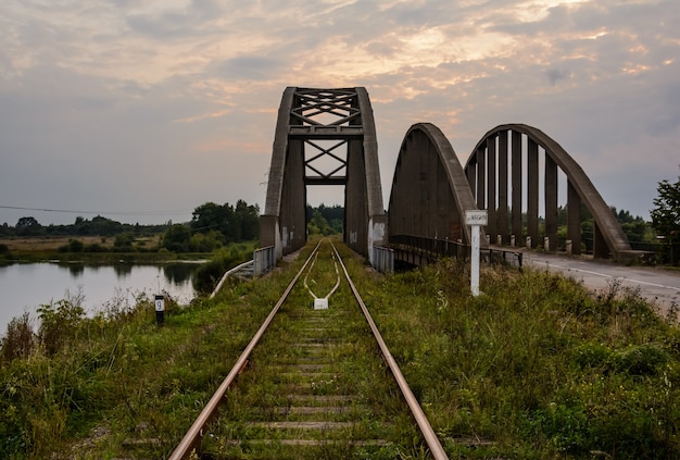 Puente jorobado El puente sobre el Volga Uno de los puentes de hormigón armado más antiguos