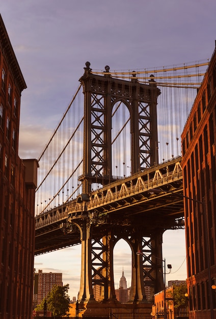 Puente de Manhattan en la calle Brooklyn, Nueva York, EE. UU.