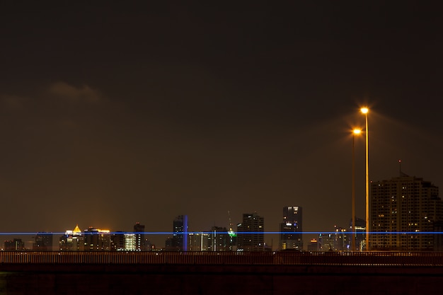 Puente por la noche