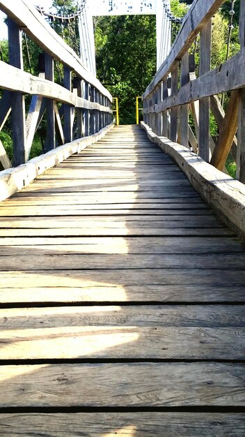 Puente peatonal de madera