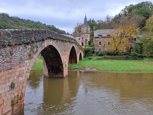 Puente de piedra medieval